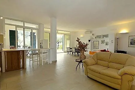 Sleeps 4 Air Con Wifi Ferienhaus *