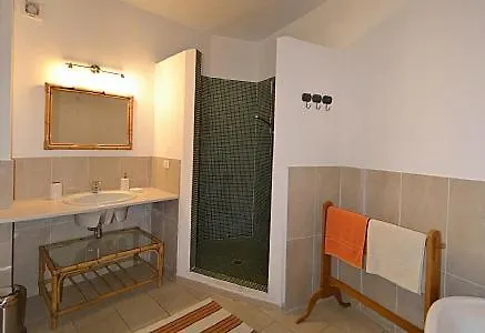 Sleeps 4 Air Con Wifi