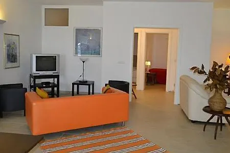 Sleeps 4 Air Con Wifi كيافاري