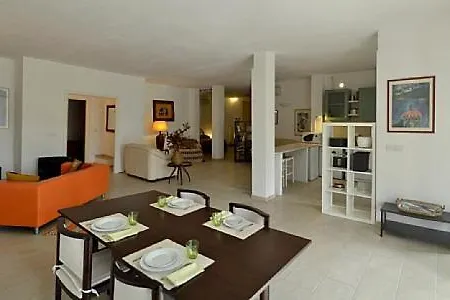 Sleeps 4 Air Con Wifi بيت للعطل كيافاري