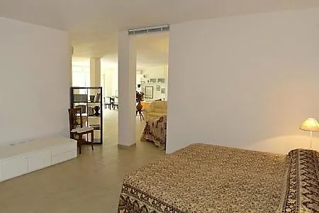 Sleeps 4 Air Con Wifi بيت للعطل *