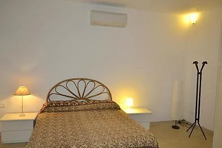 Sleeps 4 Air Con Wifi Ferienhaus