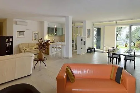 Ferienhaus Sleeps 4 Air Con Wifi Chiavari